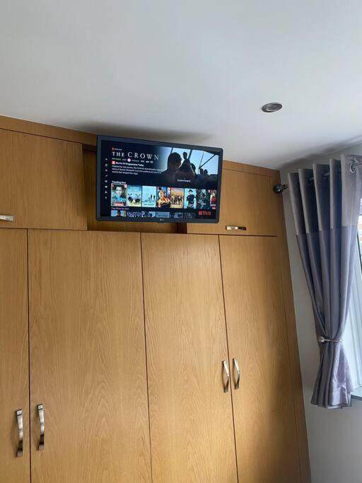 Three Bedroom House, Driveway, Bracknell Centre Kültér fotó
