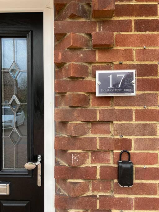 Three Bedroom House, Driveway, Bracknell Centre Kültér fotó